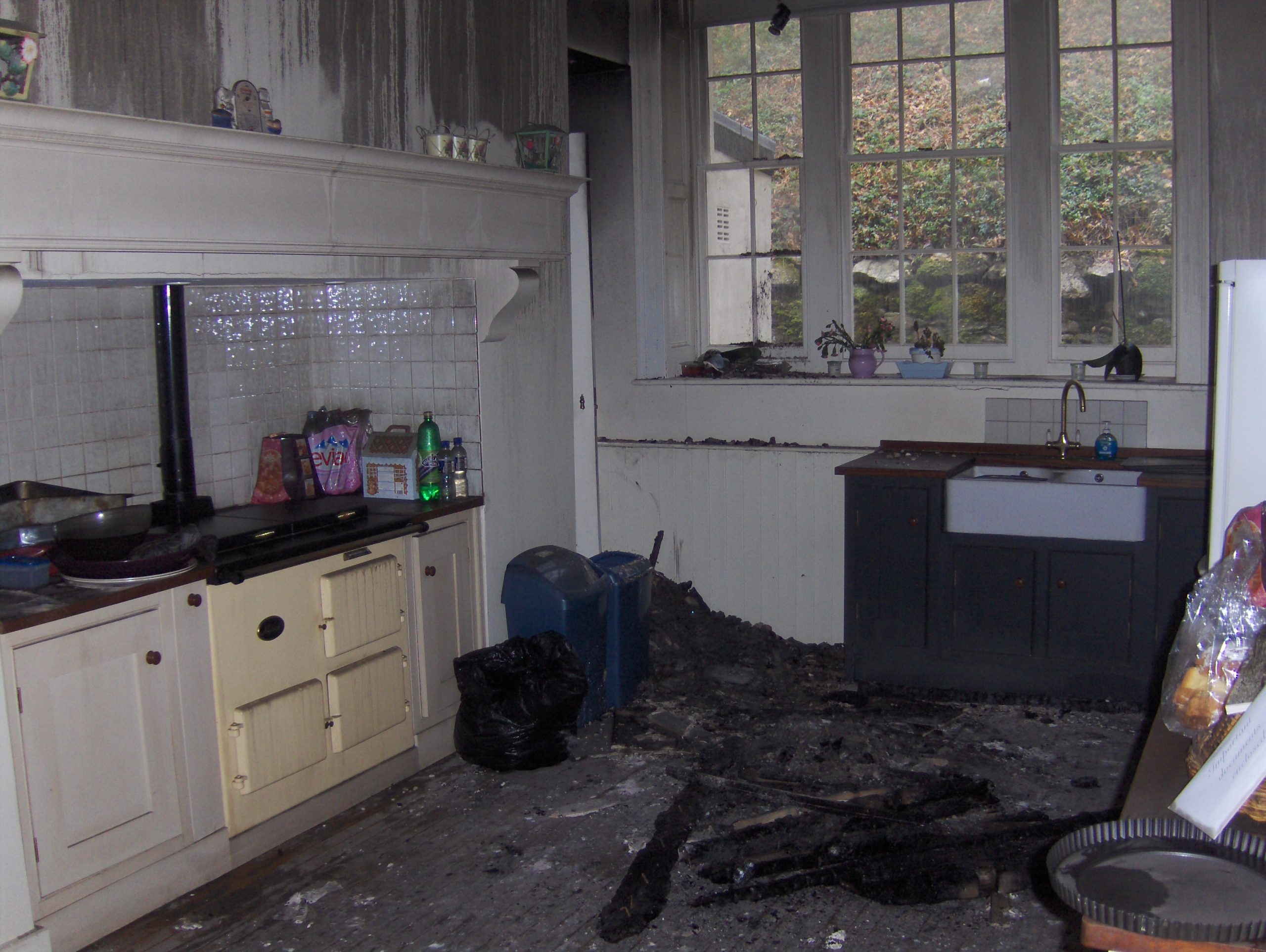 A residential kitchen that has suffered from extensive fire damage. Vinci Response Services could help clear up.