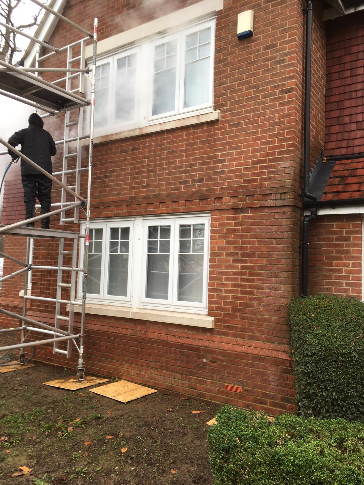 Cleaning the external bricks of a house