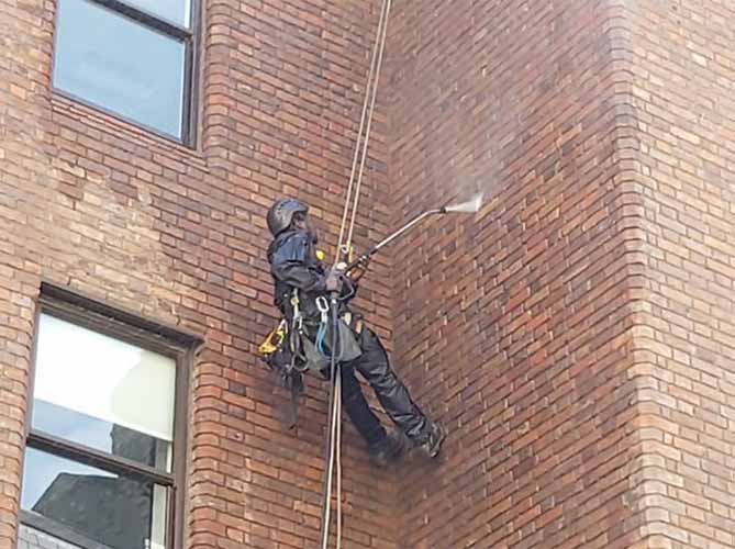 rope access brick cleaning using high pressure cleaning