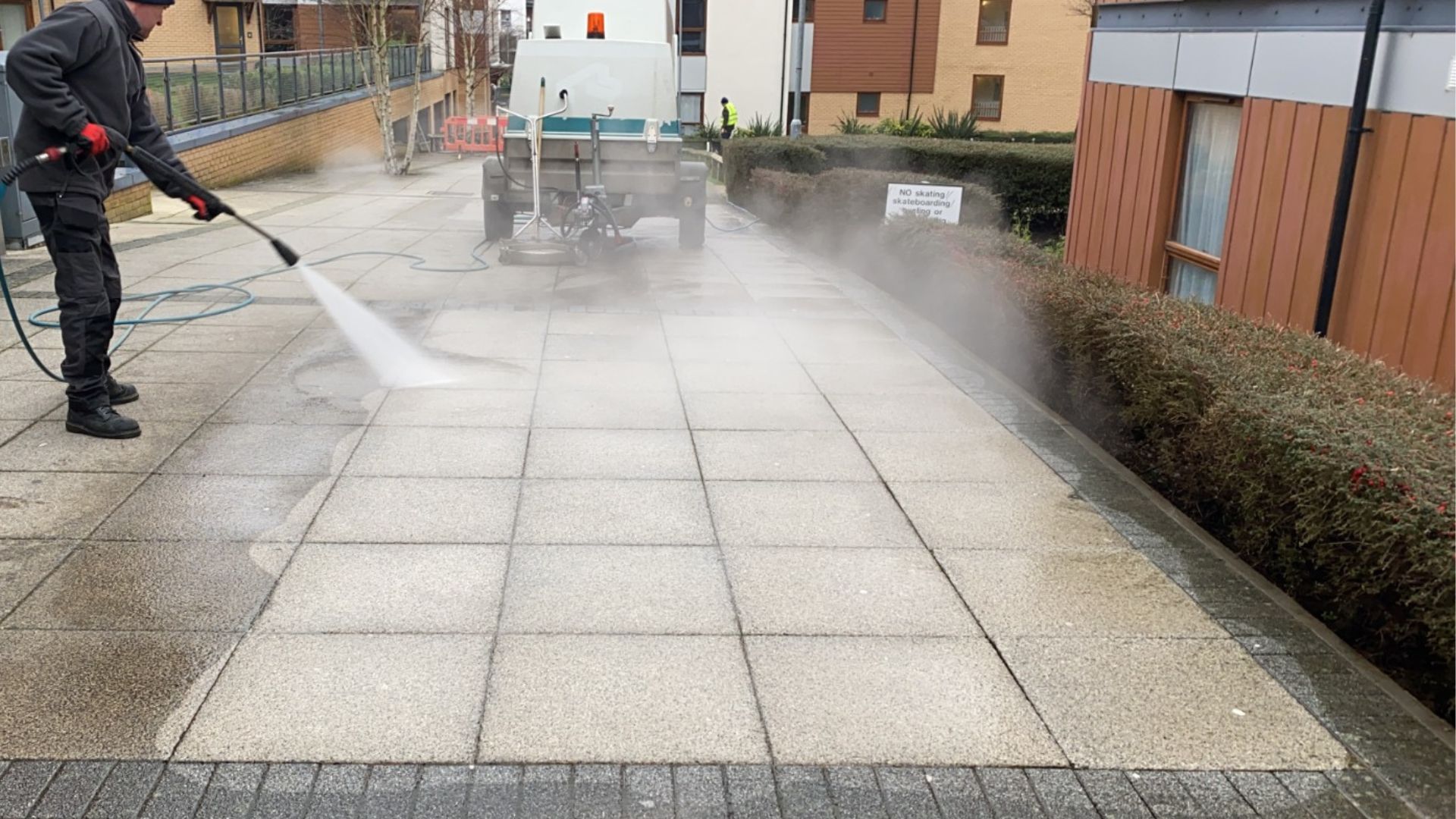 pavement cleaning using a pressure wasjer to help illustrate Vinci's stone cleaning services.