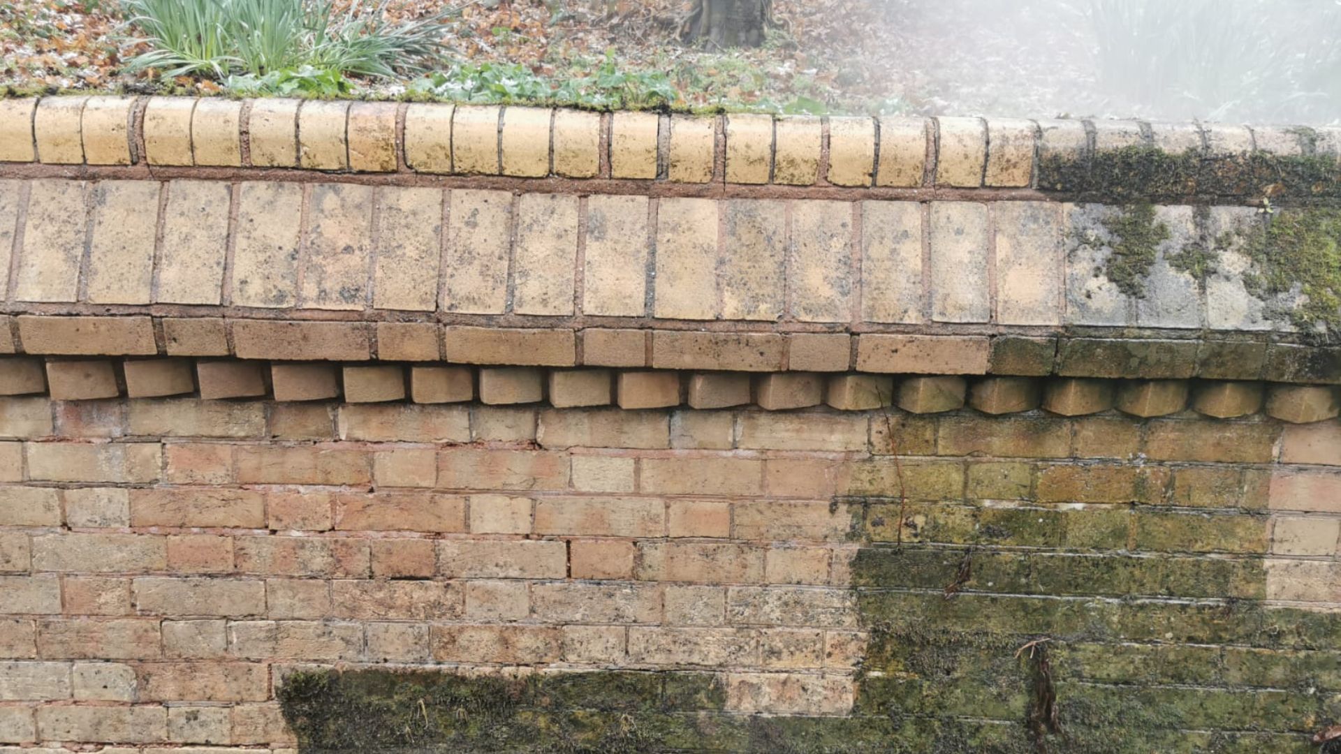 A partially clean brick wall to demonstrate teh effectiveness of Vinci Response's brick cleaning service.