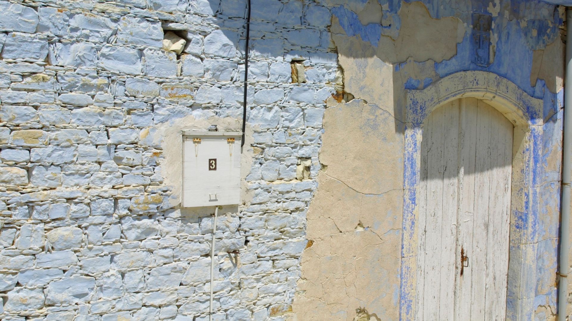 How To Get Paint Off Stone Walls